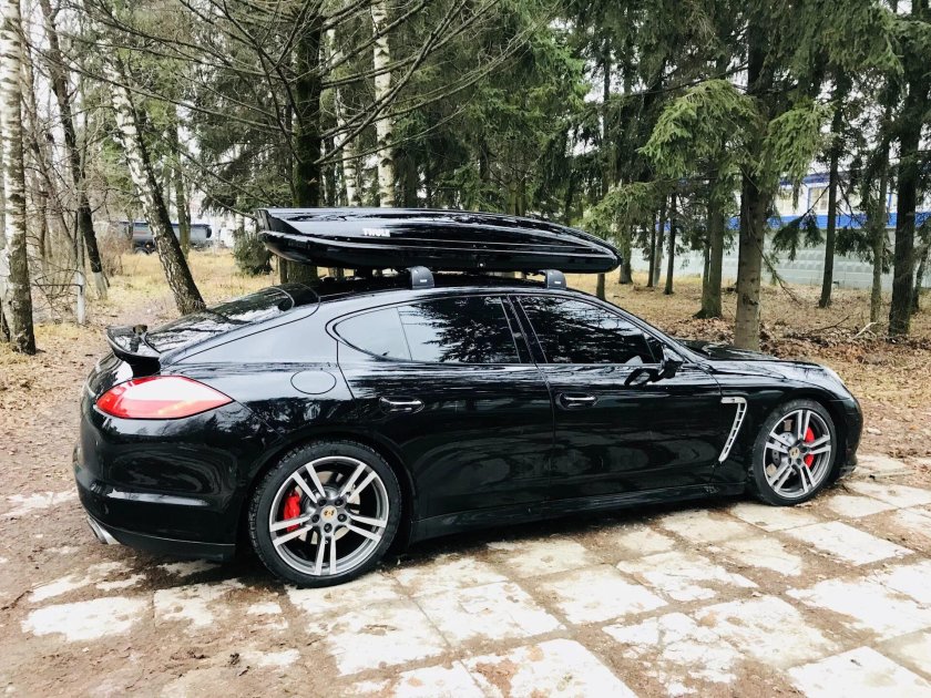Porsche Panamera с багажником на крыше