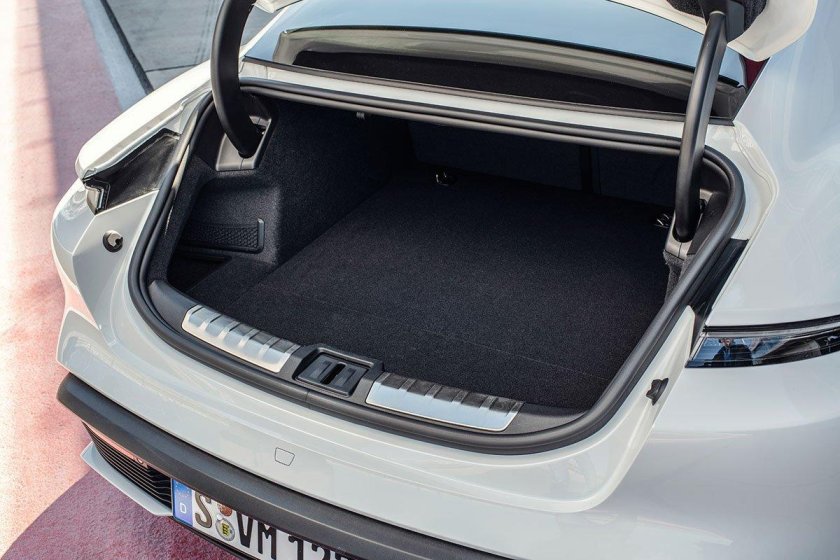 Porsche Taycan багажник
