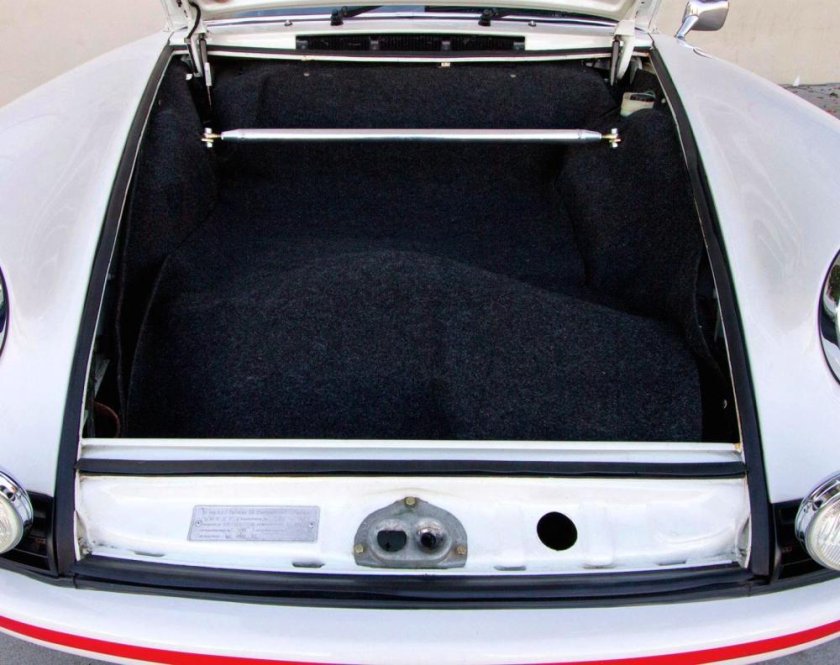 Порше 911 багажник