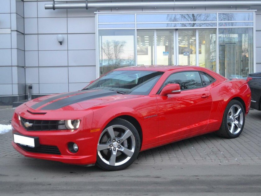 Шевроле красная