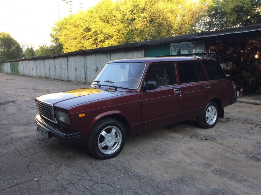 ВАЗ 2104 темно вишневый