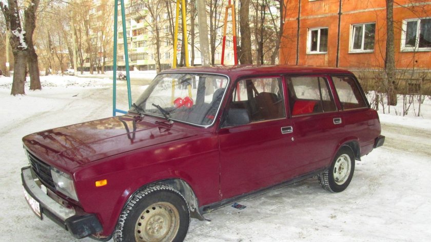 ВАЗ 2104 бордовая