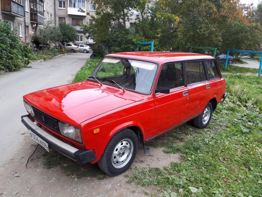 Лада 2104 красная