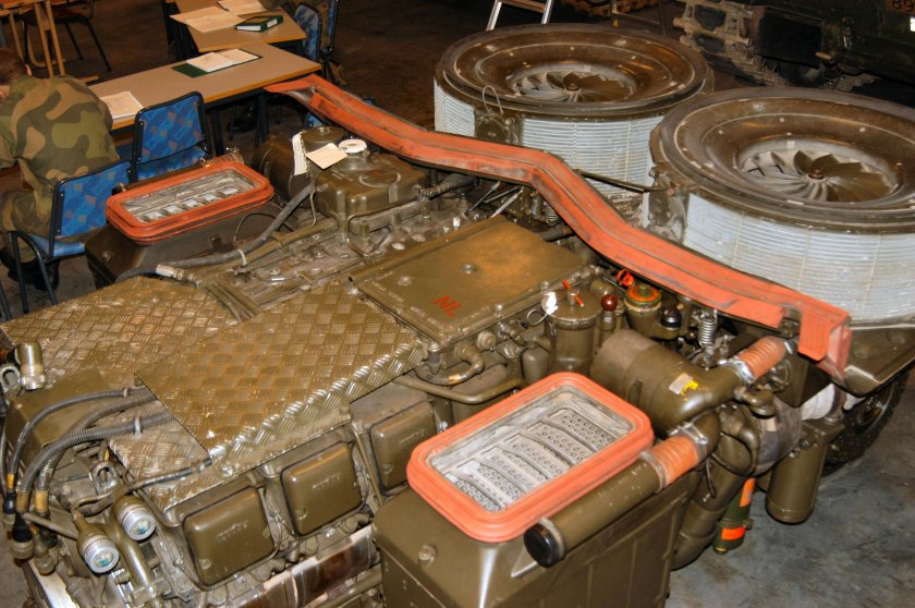 Leopard 2 engine