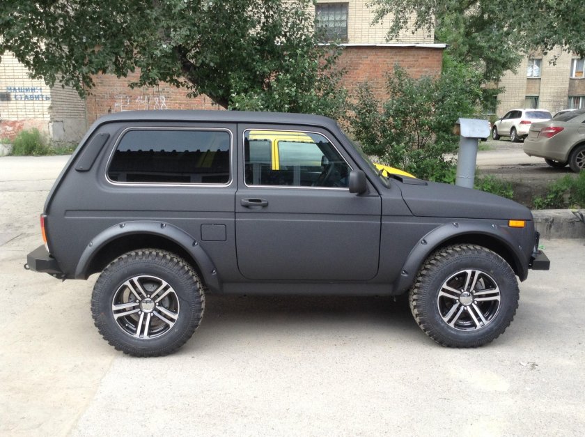 Нива 2121 черный Раптор