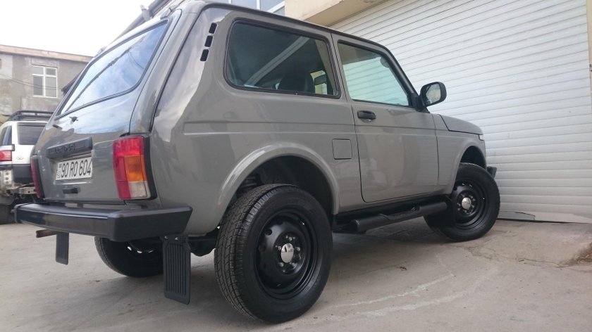 Лада Нива серый