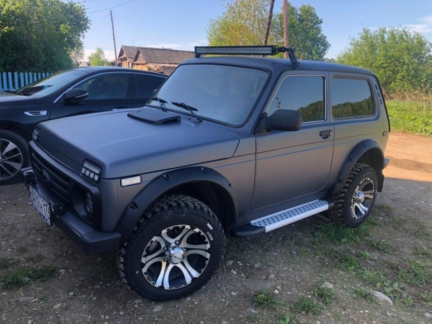 Нива 2121 черный Раптор
