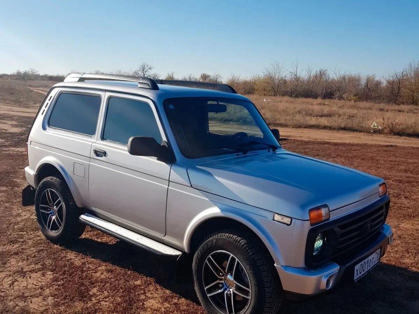 Лада Нива Урбан серая