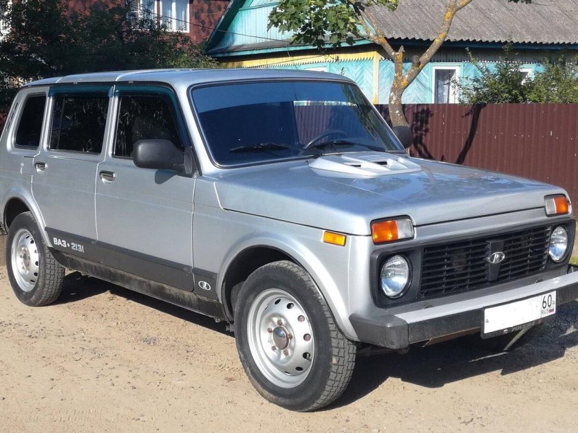 Нива 2131 серая