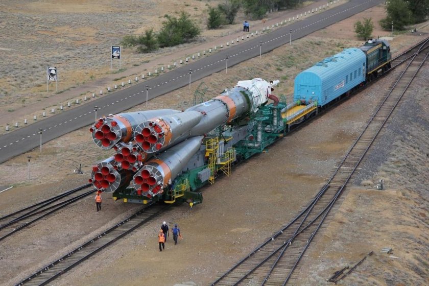 Поезд с ракетой Байконур