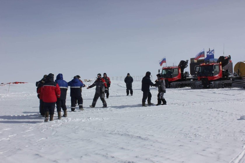 Станция Восток санно-гусеничный поезд