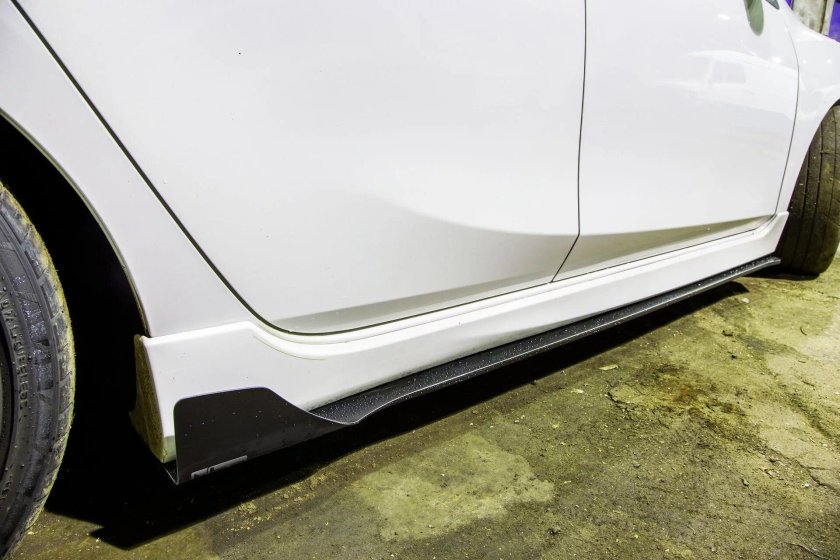 Сплиттер на пороги Mazda 3