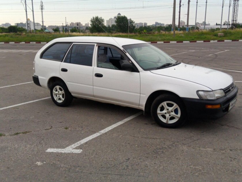 Тойота Королла универсал 2000