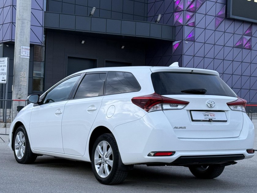 Toyota auris 2017 универсал