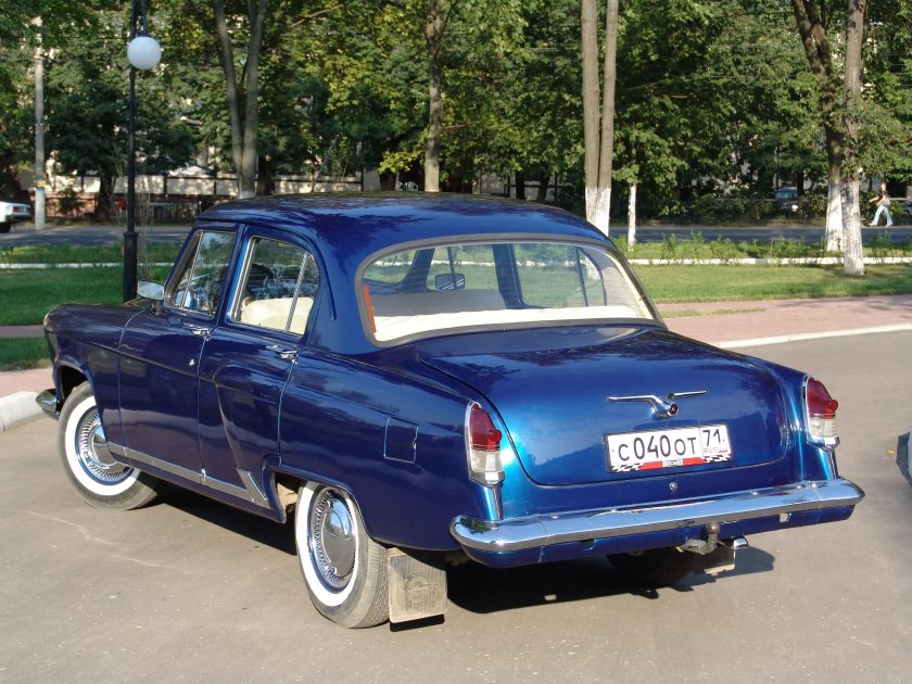 Волга 21 синяя с черной крышей