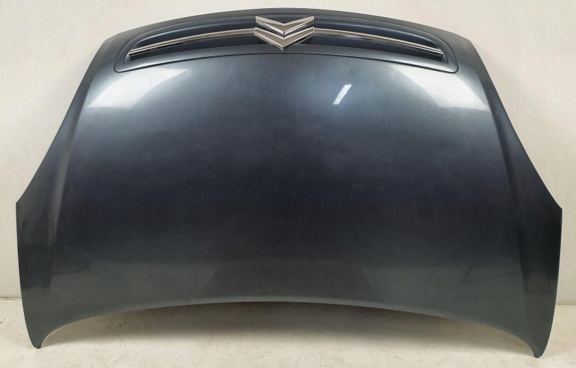 Капот автомобиля