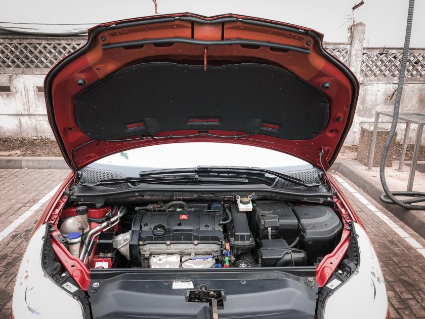 Уплотнитель капота Citroen c4