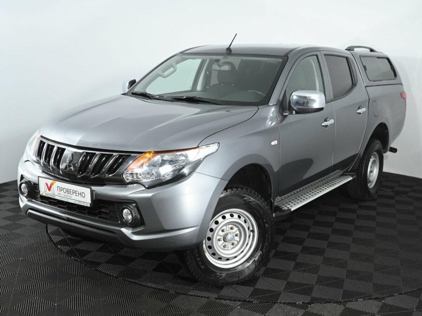 Митсубиси пикап серый