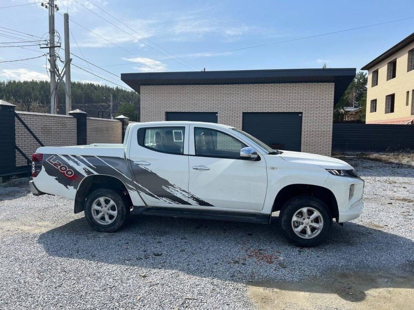 Mitsubishi l200 2023
