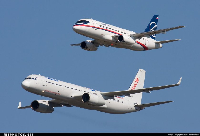 Ту-204см пассажирский самолёт