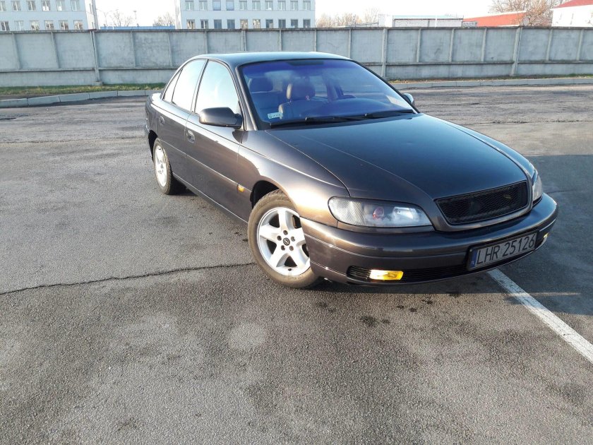 Opel Omega 2000