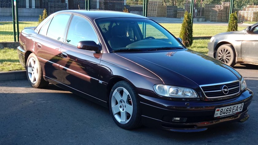 Опель Омега 2000г