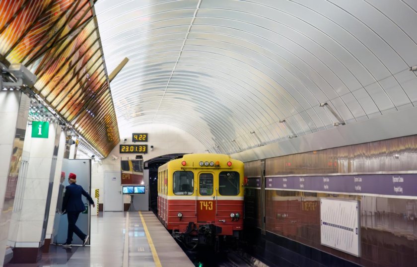 Станция проспект славы