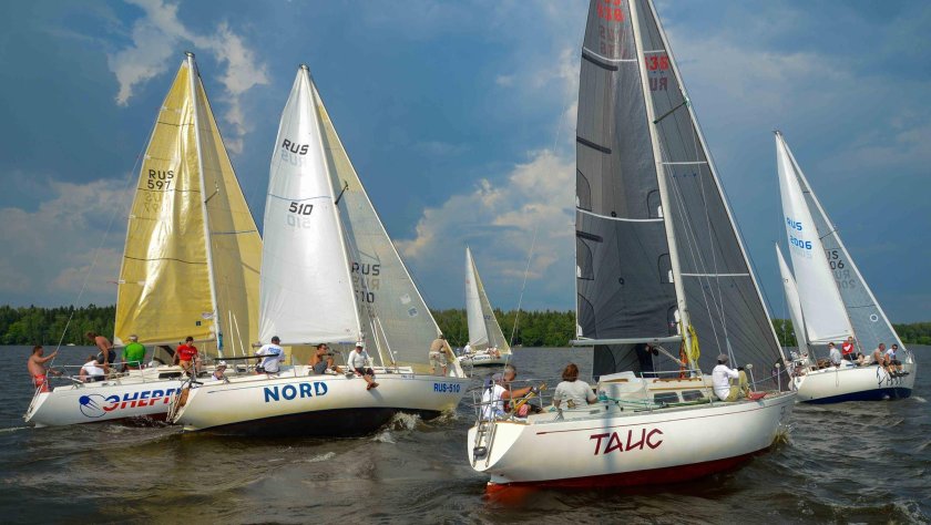 Парусная яхта