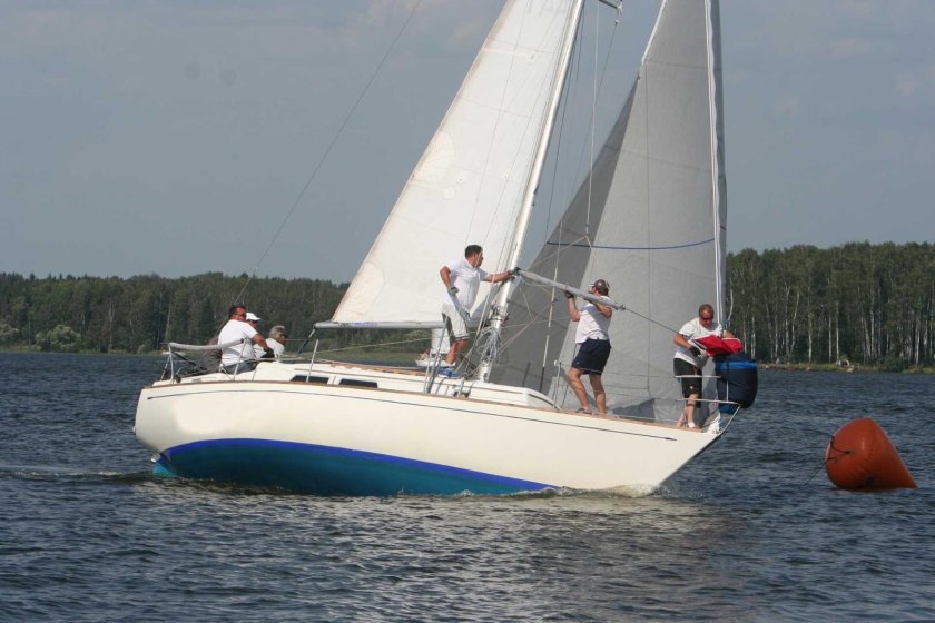 Парусная яхта