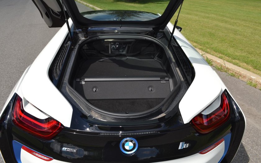 BMW i8 багажник