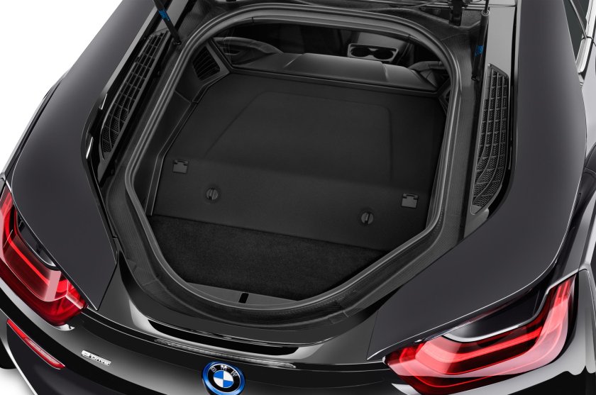БМВ i8 багажник
