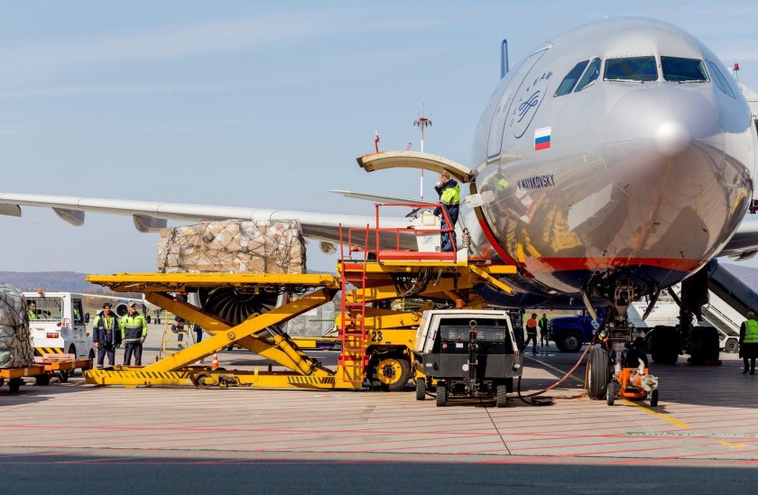 Карго самолет