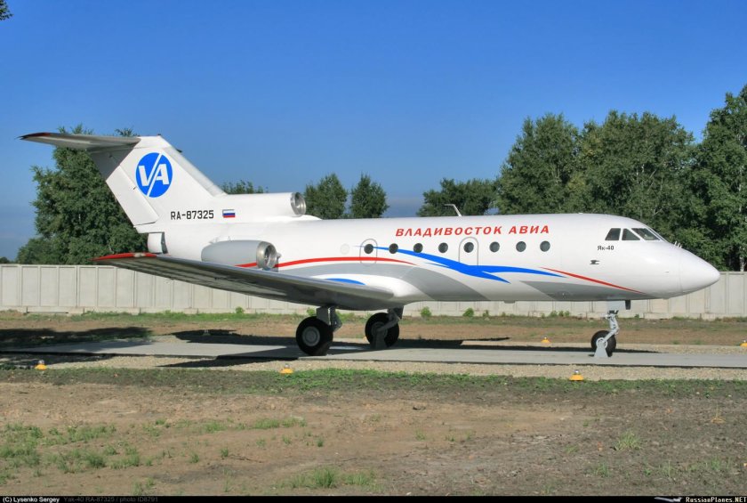 Владивосток авиа як-40