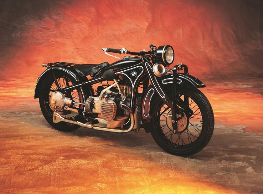 Старый мотоцикл БМВ r35