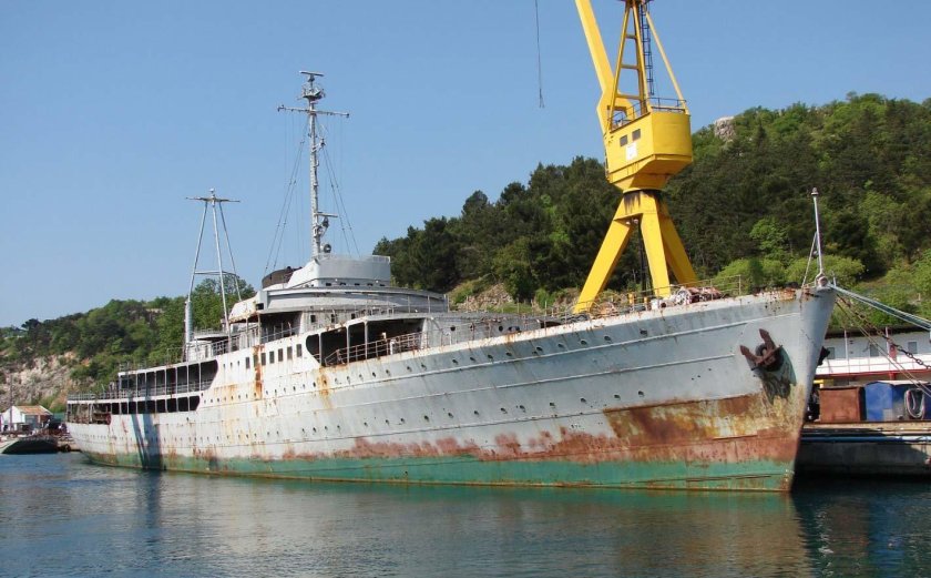 Яхта Тито Галеб