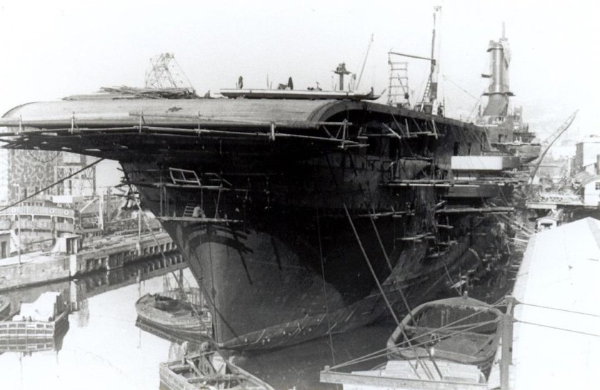 Авианосец Sparviero