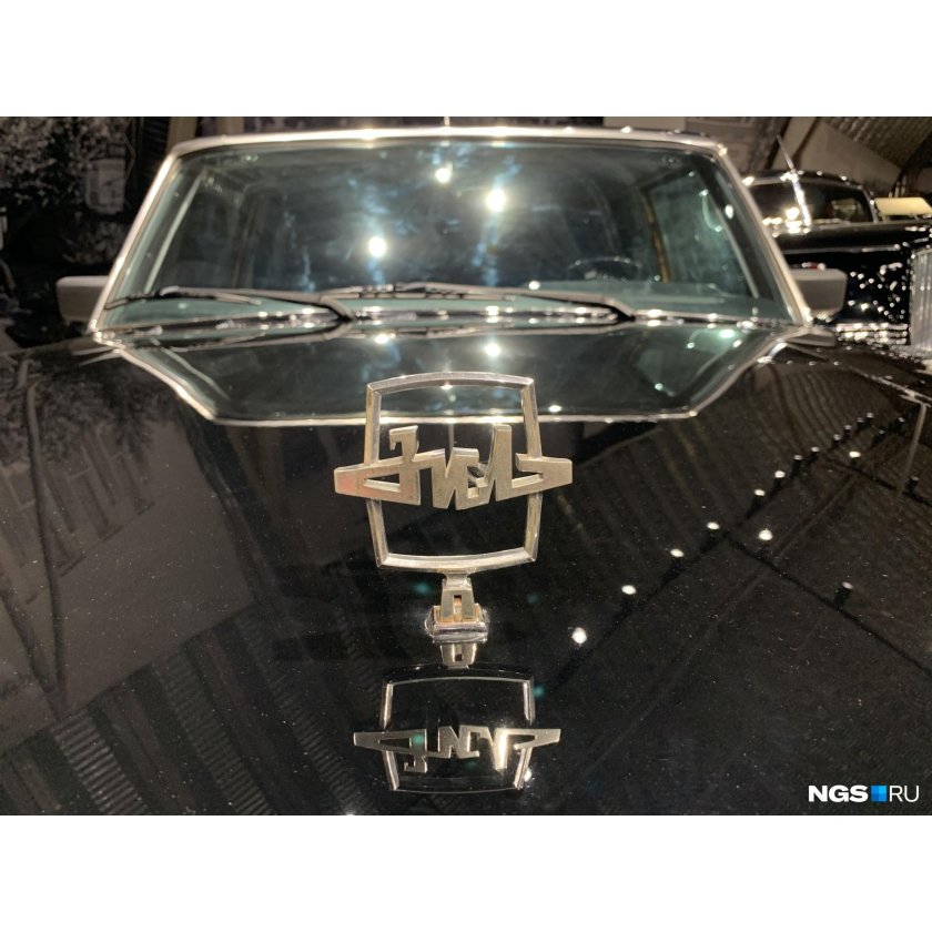 Эмблема ЗИЛ 41047