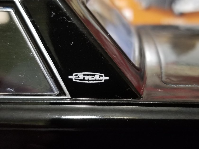 ЗИЛ 114 эмблема