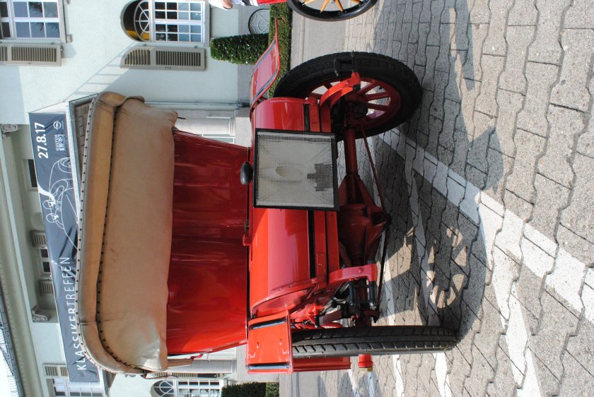 Старинные автомобили