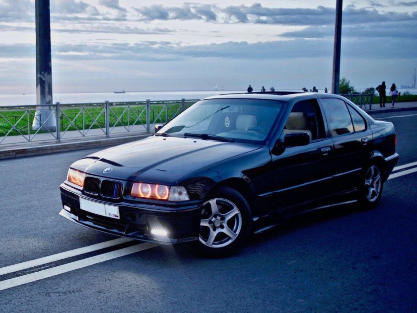 BMW e36 черная