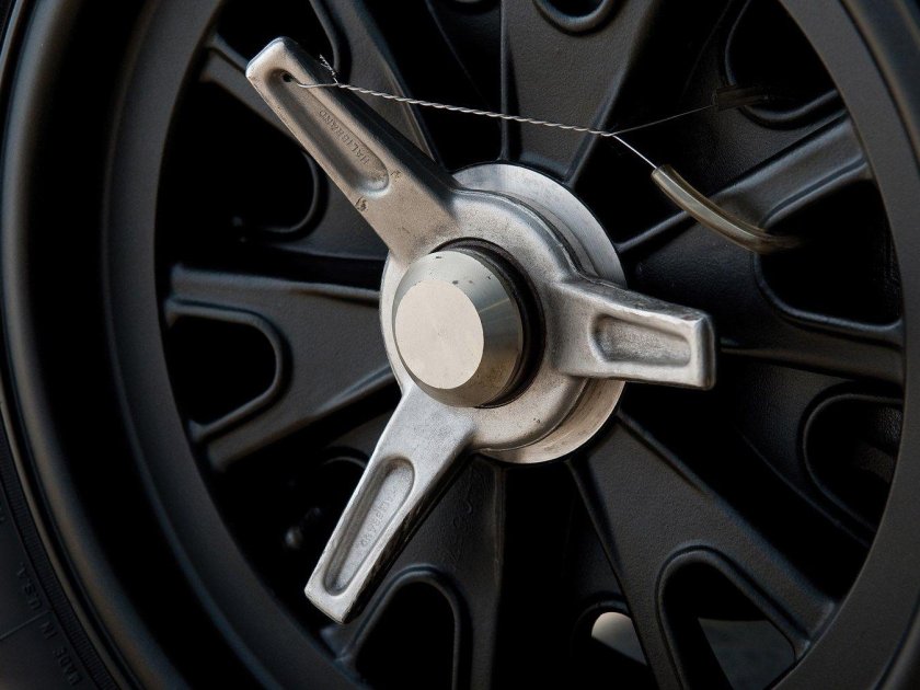 Центральная гайка Порше