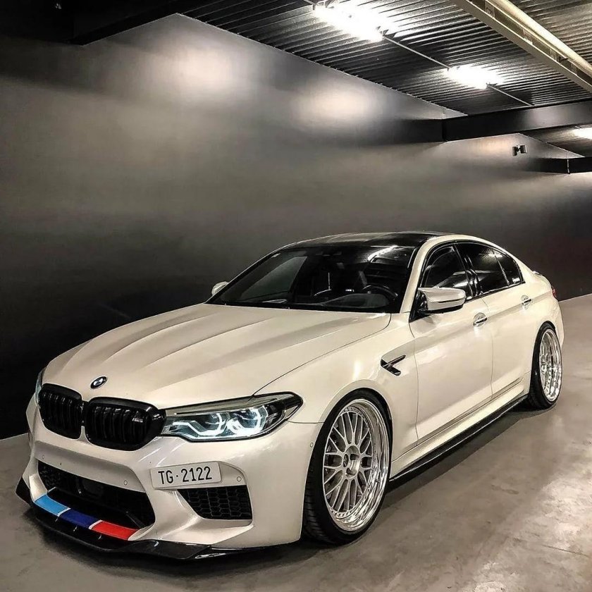 БМВ m5 f90
