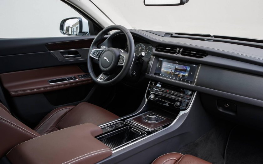 Jaguar XF 2020 салон
