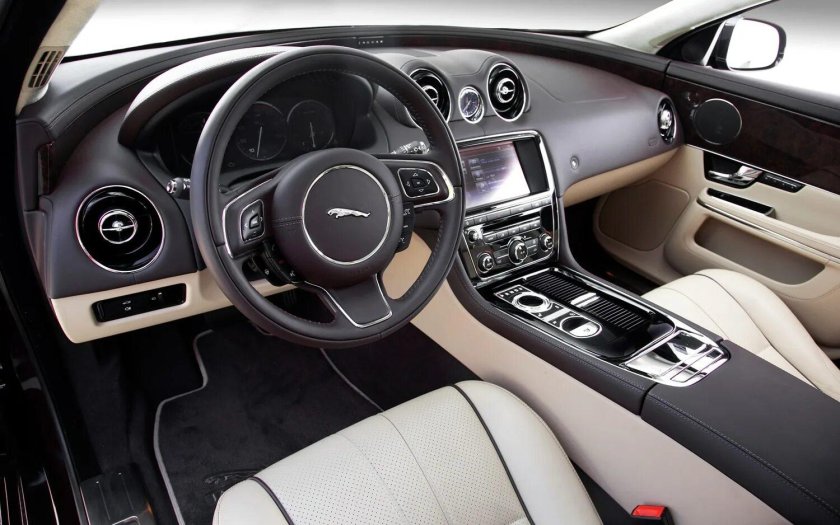 Jaguar XJ 2011 салон