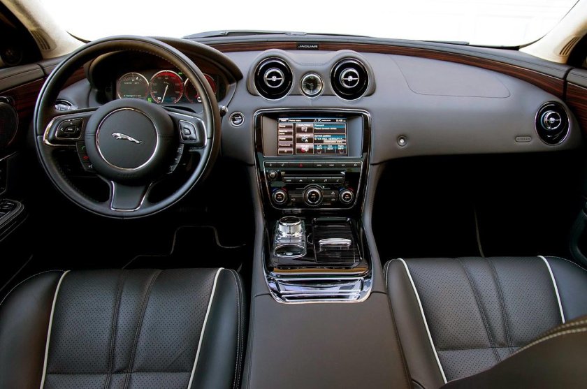 Jaguar XJ 2011 салон