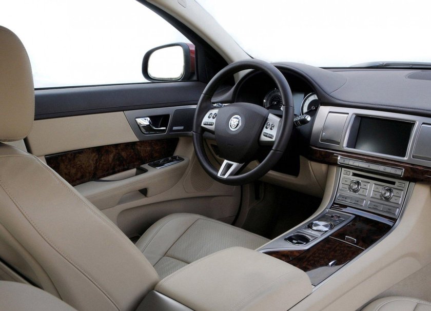 Jaguar XF 2011 салон