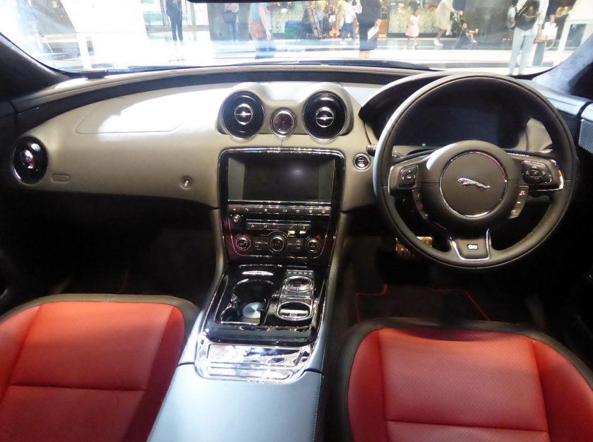 Jaguar XJR 2000 салон