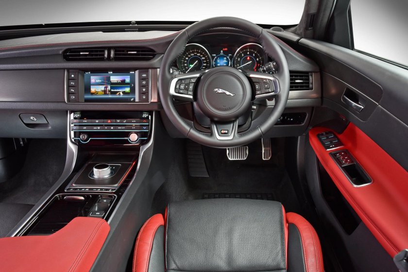 Ягуар XF 2015 салон