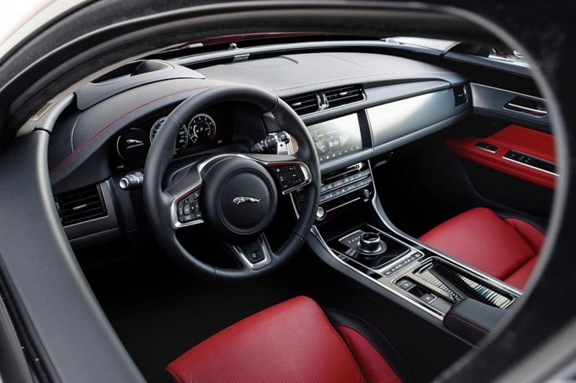 Jaguar XF 2017 салон