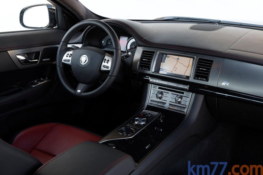Jaguar XF 2009 салон